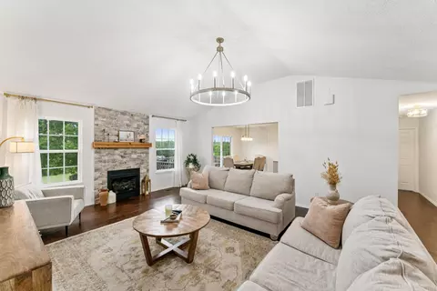395 Bear Rdg, Highlandville, MO 65669