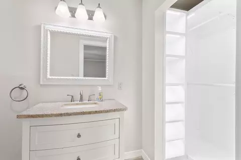 Bath - 1328 E University St, Springfield, MO 65804 photo 3 of 3