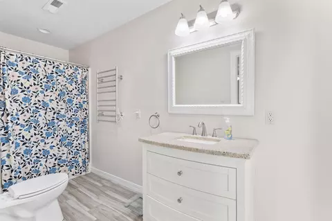 Bath - 1328 E University St, Springfield, MO 65804 photo 2 of 3