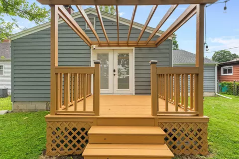 Exterior - 1328 E University St, Springfield, MO 65804 photo 6 of 10