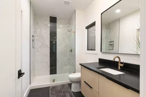 Bath - 874 E Kenmare Ct, Nixa, MO 65714 photo 5 of 8