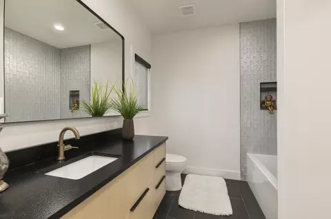 Bath - 874 E Kenmare Ct, Nixa, MO 65714 photo 7 of 8