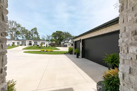 Exterior - 874 E Kenmare Ct, Nixa, MO 65714 photo 4 of 11