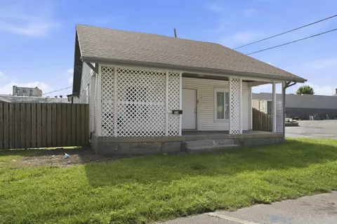 36 W Olive St, Aurora, MO 65605 photo 4