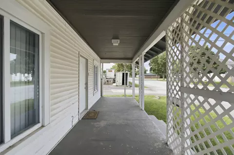 36 W Olive St, Aurora, MO 65605 photo 7