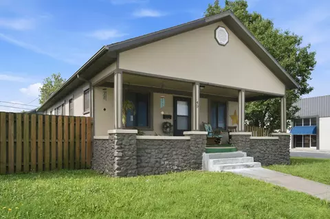 36 W Olive St, Aurora, MO 65605 photo 12