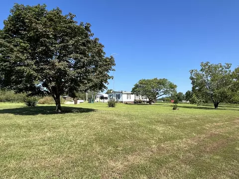 Exterior - 2717 Chestnut Dr, Cabool, MO 65689 photo 2 of 19