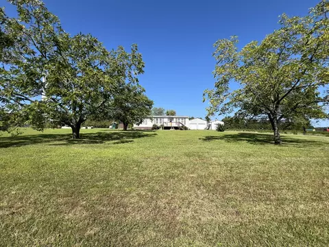 Exterior - 2717 Chestnut Dr, Cabool, MO 65689 photo 3 of 19
