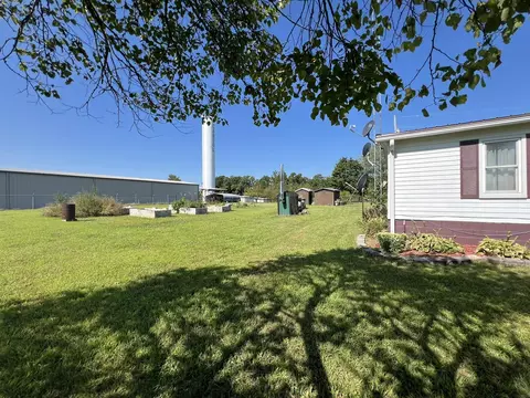 Exterior - 2717 Chestnut Dr, Cabool, MO 65689 photo 10 of 19