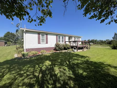 Exterior - 2717 Chestnut Dr, Cabool, MO 65689 photo 9 of 19