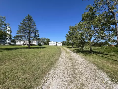 Exterior - 2717 Chestnut Dr, Cabool, MO 65689 photo 4 of 19