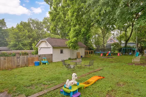 Exterior - 2020 N Douglas Ave, Springfield, MO 65803 photo 10 of 11