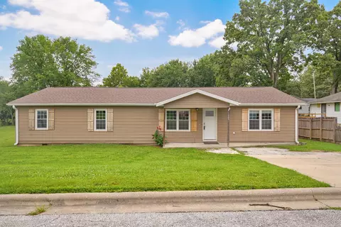 1009 W Division St, Bolivar, MO 65613