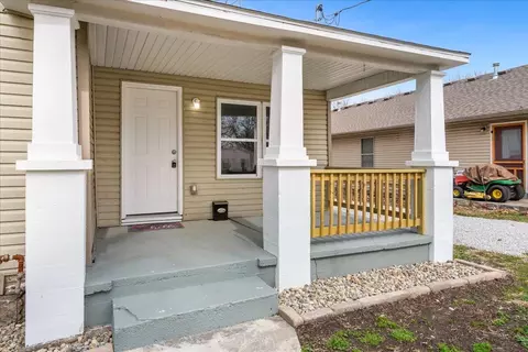 Exterior - 727 E Dale St, Springfield, MO 65803 photo 4 of 4