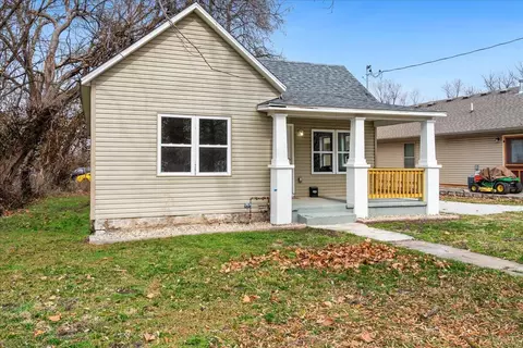 Exterior - 727 E Dale St, Springfield, MO 65803 photo 3 of 4