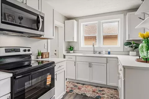 Kitchen - 727 E Dale St, Springfield, MO 65803 photo 2 of 4