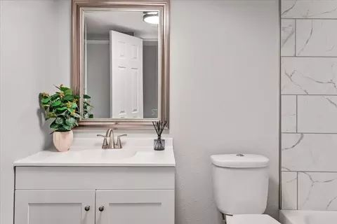 Bath - 727 E Dale St, Springfield, MO 65803 photo 1 of 2