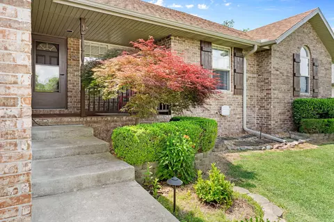 Exterior - 3172 W Grandview St, Springfield, MO 65803 photo 5 of 12