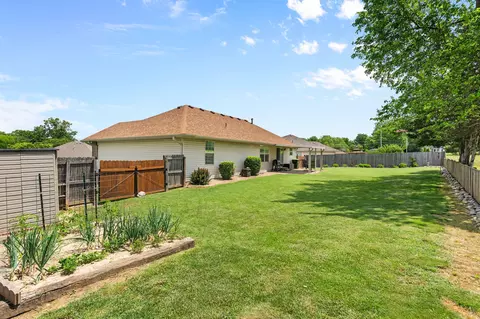 Exterior - 3172 W Grandview St, Springfield, MO 65803 photo 9 of 12