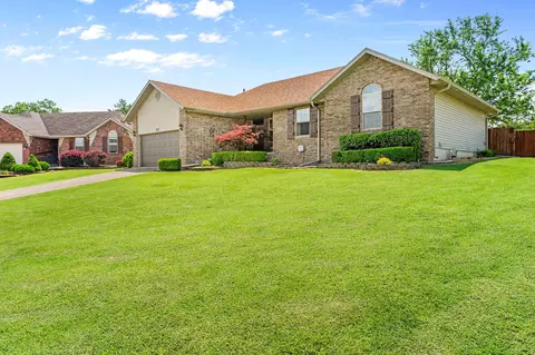 Exterior - 3172 W Grandview St, Springfield, MO 65803 photo 11 of 12