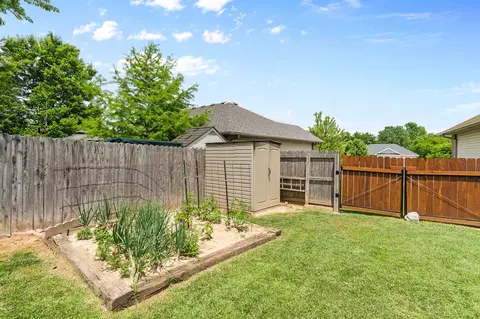 Exterior - 3172 W Grandview St, Springfield, MO 65803 photo 8 of 12