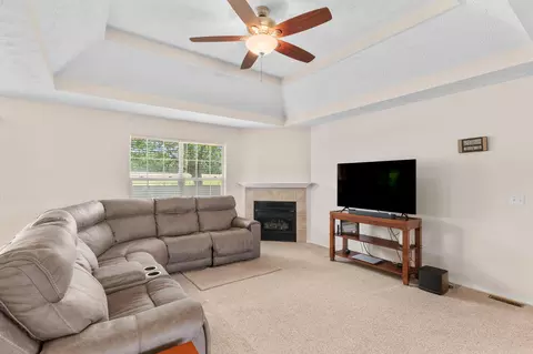 Living - 3172 W Grandview St, Springfield, MO 65803 photo 2 of 2