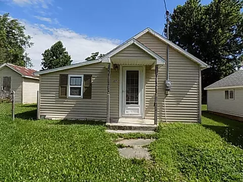 227 E Garfield Ave, Seymour, MO 65746
