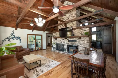 Living - 1506 Meadowview Rd, Galena, MO 65656 photo 3 of 4