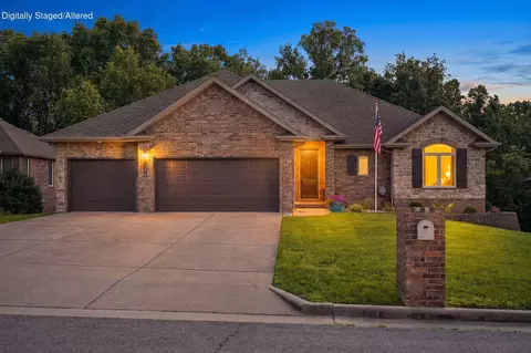 5748 S Winsor Dr, Battlefield, MO 65619
