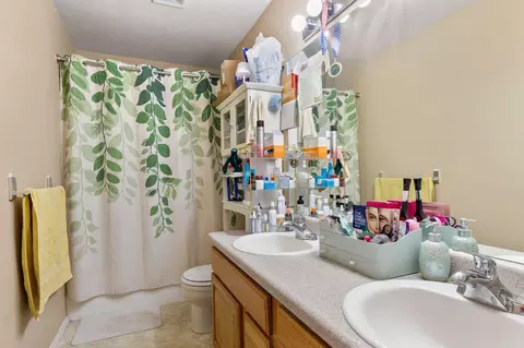Bath - 268 270 Forest Ln, Branson, MO 65616 photo 4 of 6