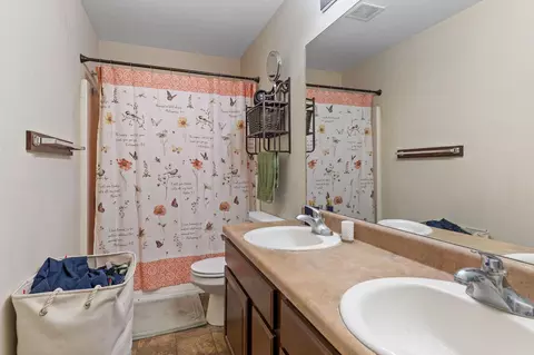 Bath - 268 270 Forest Ln, Branson, MO 65616 photo 2 of 6