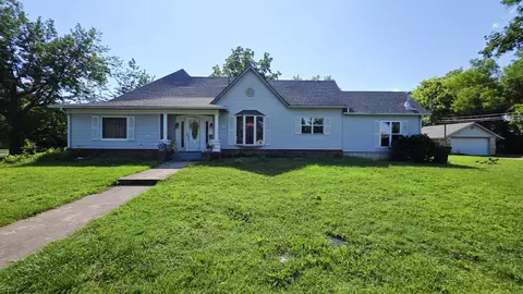 517 S Adams Ave, Aurora, MO 65605
