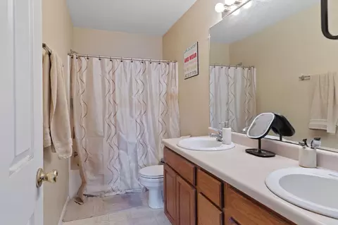 Bath - 418 420 Woodland Dr, Branson, MO 65616 photo 4 of 6