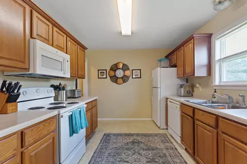 Kitchen - 418 420 Woodland Dr, Branson, MO 65616 photo 2 of 2