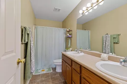 Bath - 428 430 Woodland Dr, Branson, MO 65616 photo 2 of 6