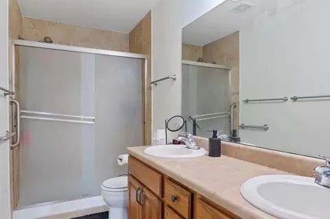 Bath - 428 430 Woodland Dr, Branson, MO 65616 photo 4 of 6