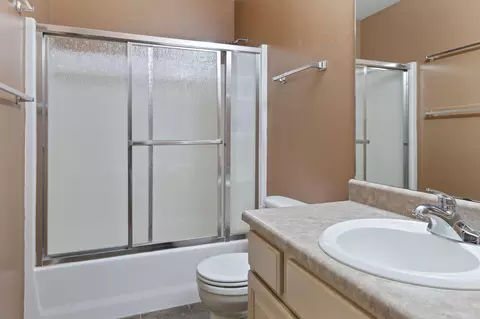 Bath - 472 474 Woodland Dr, Branson, MO 65616 photo 6 of 6