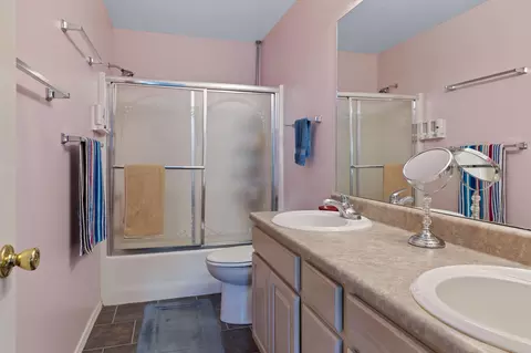 Bath - 472 474 Woodland Dr, Branson, MO 65616 photo 4 of 6