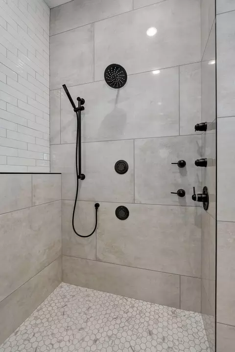 Bath - 2187 N Silver Charm Ave, Springfield, MO 65802 photo 9 of 15
