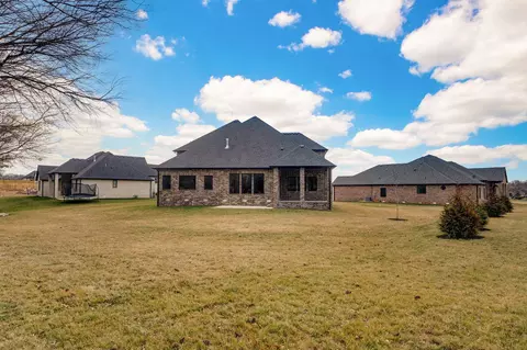 Exterior - 2187 N Silver Charm Ave, Springfield, MO 65802 photo 9 of 10