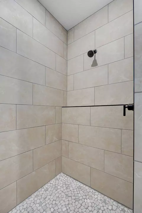 Bath - 2187 N Silver Charm Ave, Springfield, MO 65802 photo 15 of 15