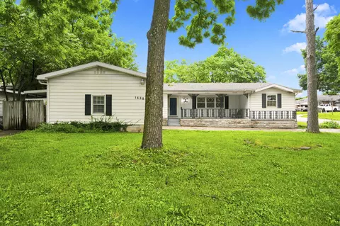 1668 S Sieger Dr, Springfield, MO 65804