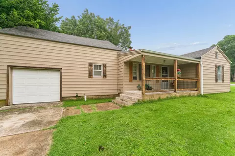 443 E Burford St, Marshfield, MO 65706