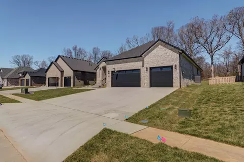 Exterior - 5447 E Wild Horse Dr, Springfield, MO 65802 photo 3 of 12