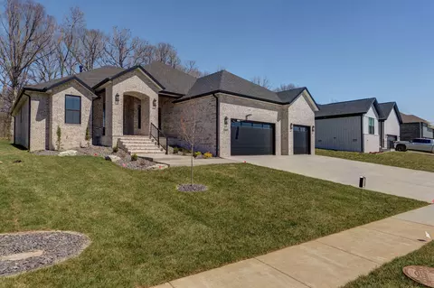 Exterior - 5447 E Wild Horse Dr, Springfield, MO 65802 photo 2 of 12