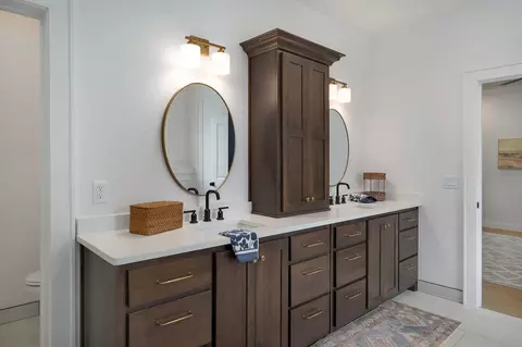 Bath - 5447 E Wild Horse Dr, Springfield, MO 65802 photo 3 of 7