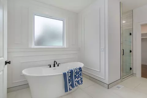 Bath - 5447 E Wild Horse Dr, Springfield, MO 65802 photo 2 of 7