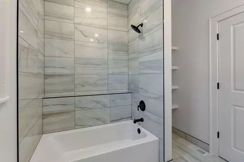 Bath - 5447 E Wild Horse Dr, Springfield, MO 65802 photo 7 of 7