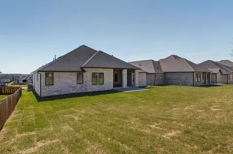 Exterior - 5447 E Wild Horse Dr, Springfield, MO 65802 photo 11 of 12