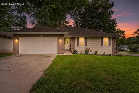 645 E Livingston St, Springfield, MO 65803